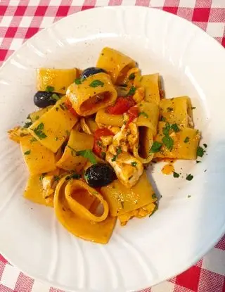 Ricetta Mezzi paccheri al filetto di spigola, olive nere e pomodorini di Biancaitc