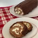 Ricetta Rotolo di pandoro e nutella con crema al pistacchio e gocce di cioccolato