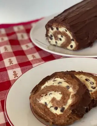 Ricetta Rotolo di pandoro e nutella con crema al pistacchio e gocce di cioccolato di lulugargari