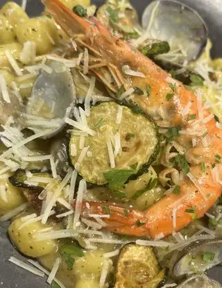 Ricetta Gnocchi zucchini vongole e gamberoni di Sarracino