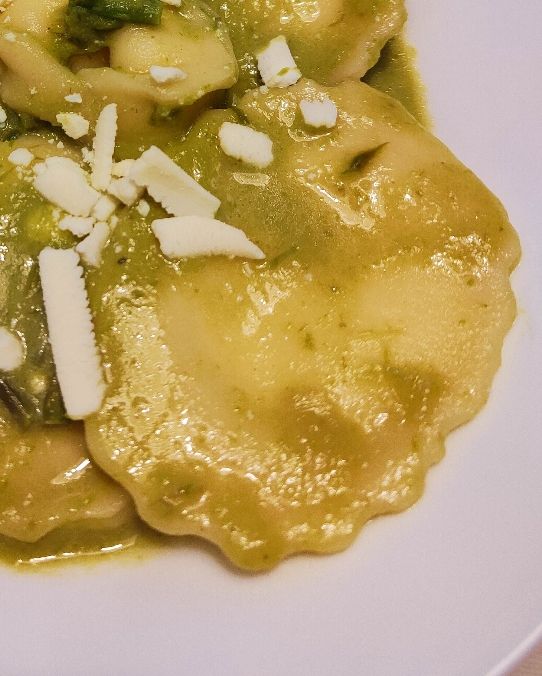 Ravioli ricotta e asparagi