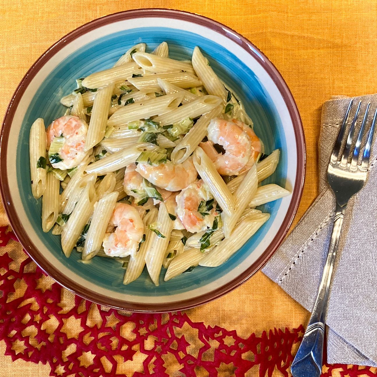 Penne con gamberetti, puntarelle al profumo d'arancia