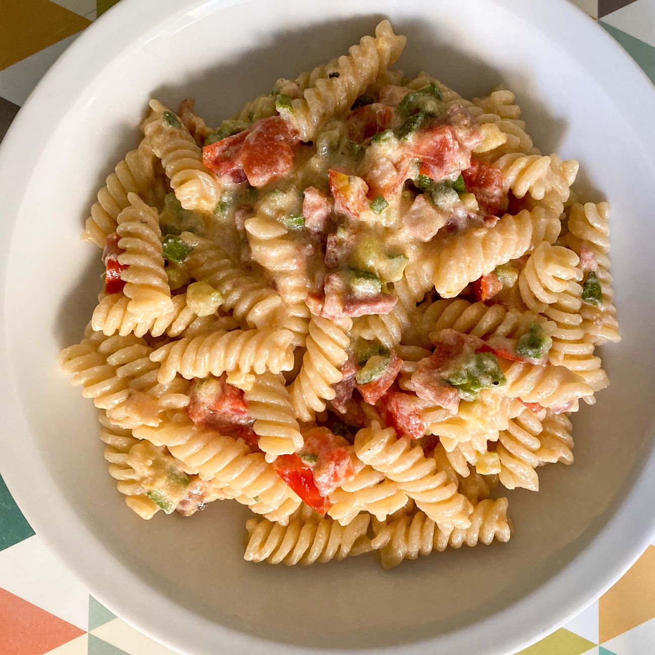 Fusilli con zucchine, pancetta, pomodorini e ricotta