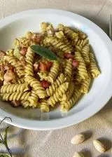 Ricetta Pasta con pesto di pistacchi e pancetta