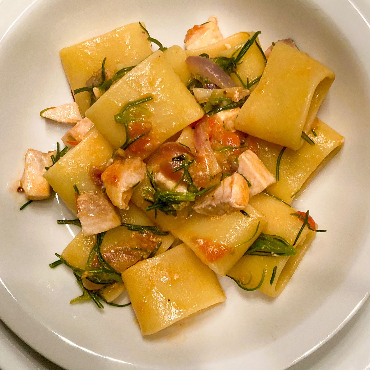 Manicotti con spada, agretti e pomodorini