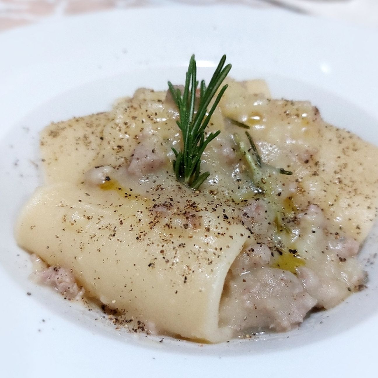Paccheri in crema di patate e salsiccia