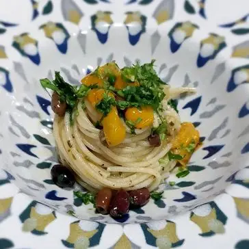 Ricetta Spaghetti alla puttanesca in giallo di osteriadalele