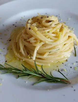 Ricetta Spaghetti limone e rosmarino di osteriadalele