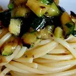 Ricetta Spaghetto in brodo di pesce e zucchina arrosto marinata