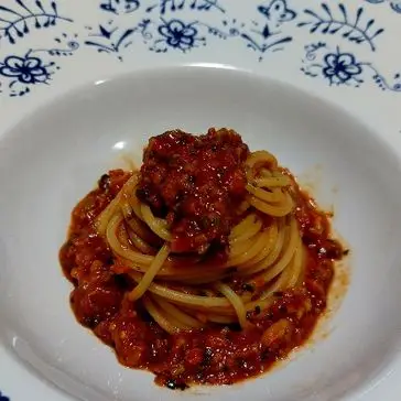 Ricetta Spaghetti al ragù di puttanesca di osteriadalele