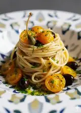 Ricetta Spaghetti alla puttanesca in giallo