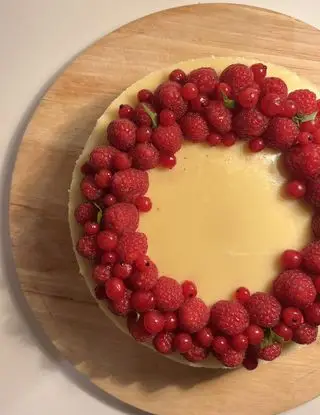 Ricetta Cheesecake cioccolato bianco, vaniglia e lamponi di cucinandomidiletto