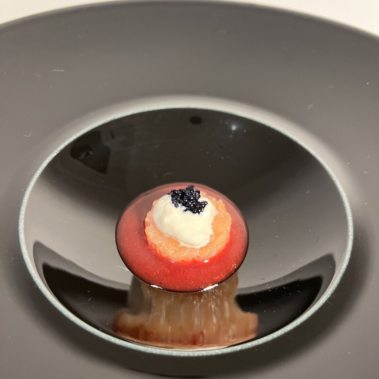 Tartare di salmone, lamponi, burrata e caviale