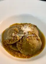 Ricetta Bottoni ripieni, burrata, zucca e pane croccante