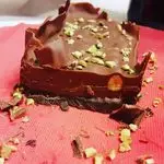 Ricetta Torrone morbido ai tre cioccolati con nocciole 🍫 🥜
