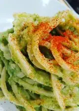 Ricetta Spaghettoni al pesto di zucchine, mandorle e paprika affumicata