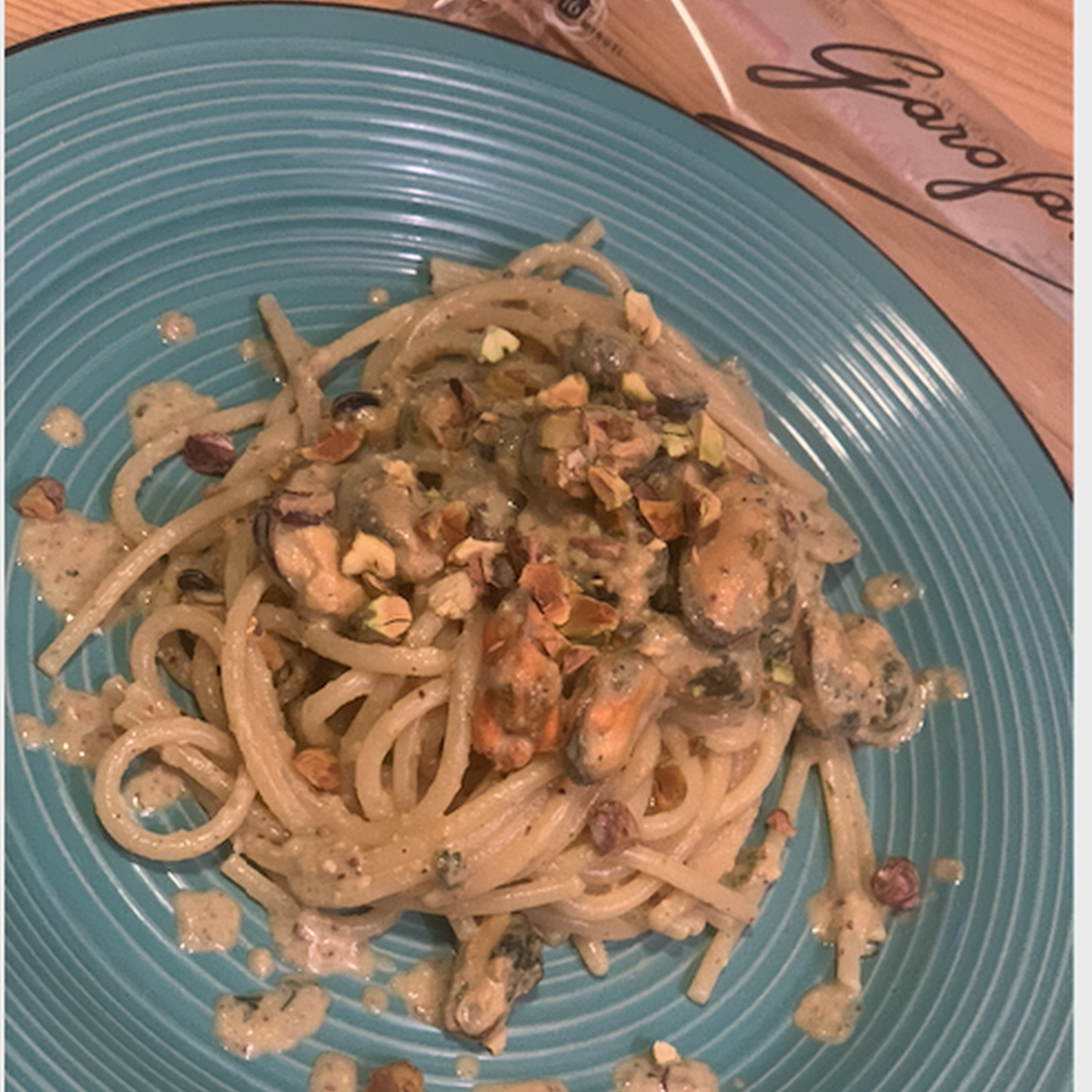 SPAGHETTONI CON COZZE, PECORINO E PESTO DI PISTACCHI