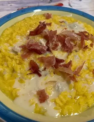 Ricetta Risotto allo zafferano con fonduta al gorgonzola e petali di speck croccante di laura391