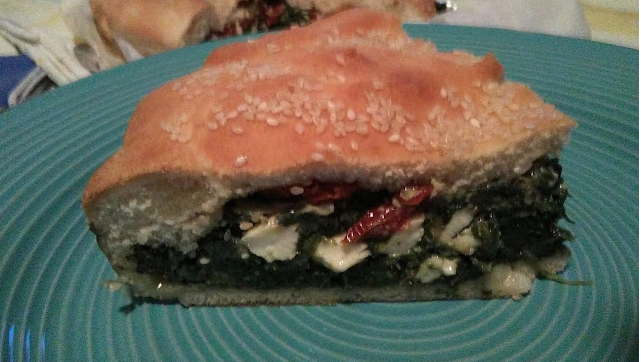 TORTA SALATA RIPIENA DI SPINACI E PRIMOSALE