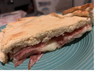 FOCACCIA FURBA CON SALAME E MOZZARELLA