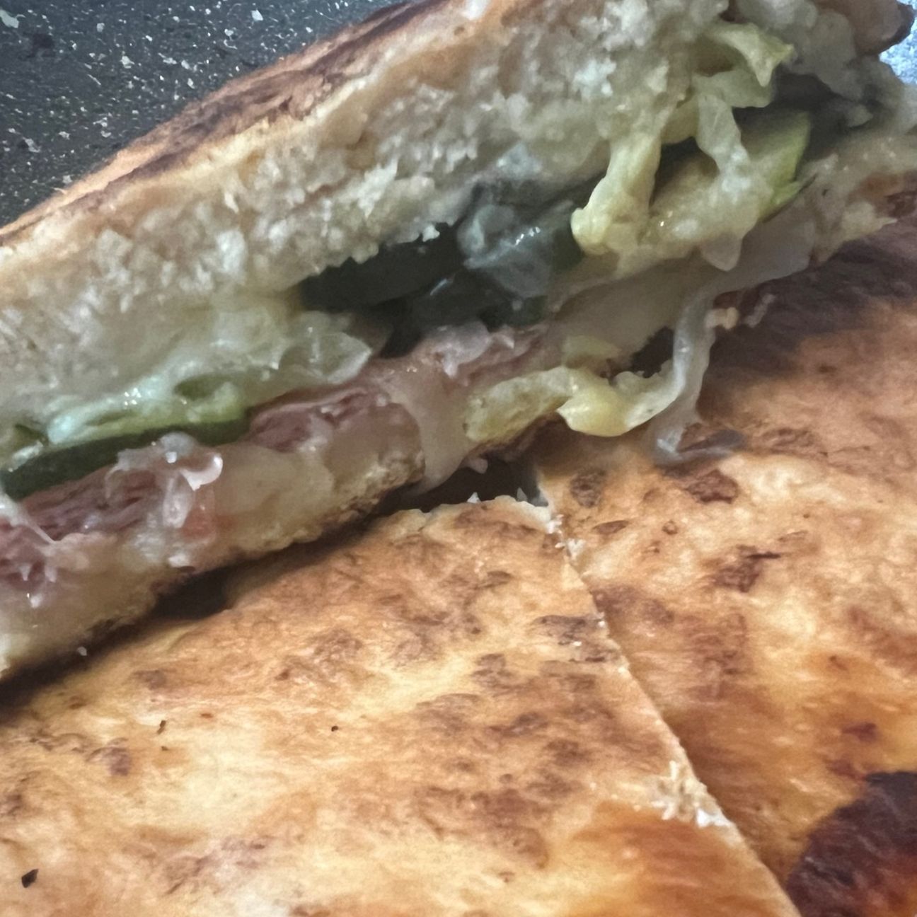 Focaccia farcita cotta in padella
