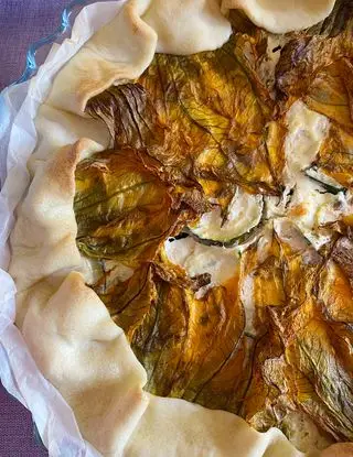 Ricetta Torta salata alle zucchine e fiori di zucca di namelaricette