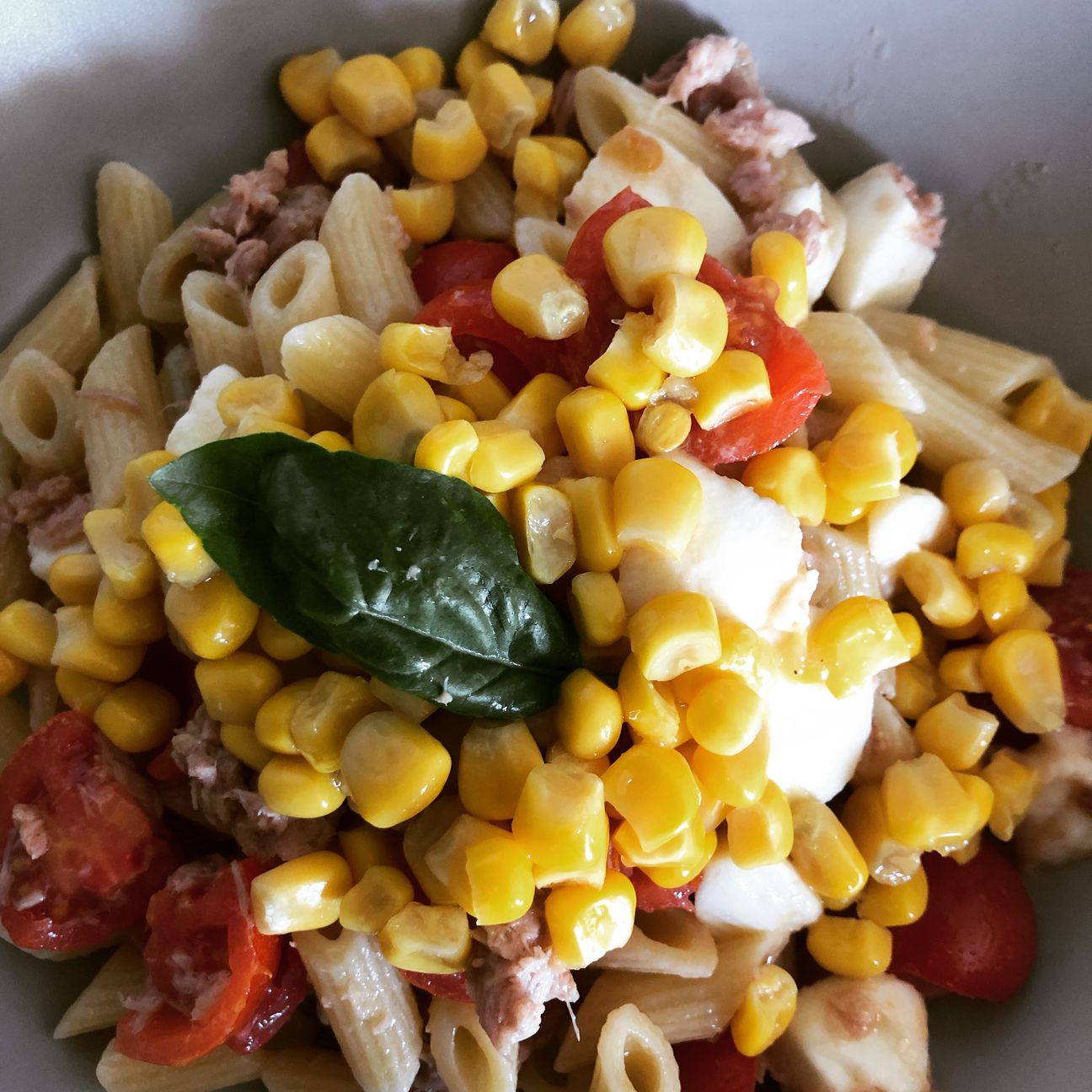 Pasta fredda tonno,pomodorini,mozzarella e mais