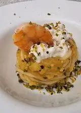 Ricetta Spaghettoni con pomodoro giallo, gamberi, burrata e pistacchio
