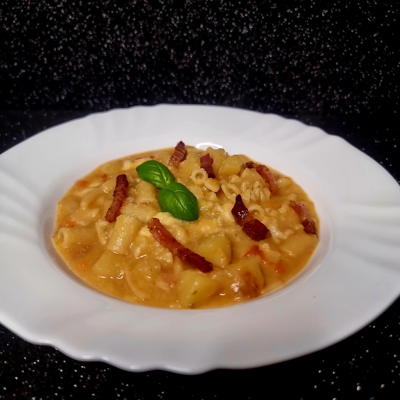 Pasta e patate con provola e pancetta