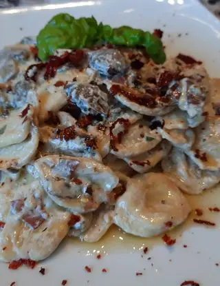 Ricetta Pasta con funghi speck e peperoni cruschi di marilena7