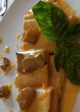 Ricetta Paccheri con melanzane in crema di fiori di zucchina