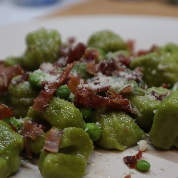GNOCCHI DI PISELLI CON PROSCIUTTO CRUDO CROCCANTE Al.Ta Cucina in