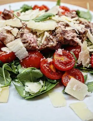 Ricetta TAGLIATA DI VITELLO COM POMODORINI E RUCOLA di in_cucina_con_Stefano