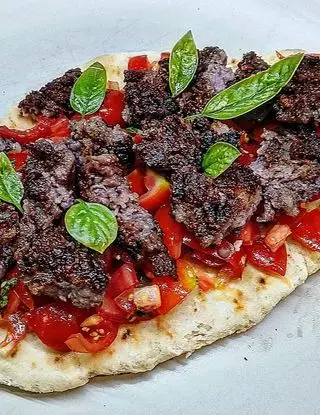 Ricetta FOCACCIA IN PADELLA CON POMODORINI E SALSICCIA  di in_cucina_con_Stefano