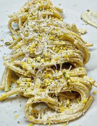 Ricetta SPAGHETTI ALLA CHITARRA TRA LE NOTE DELLA CREMA DI RICOTTA, PISTACCHI E LIMONE di in_cucina_con_Stefano