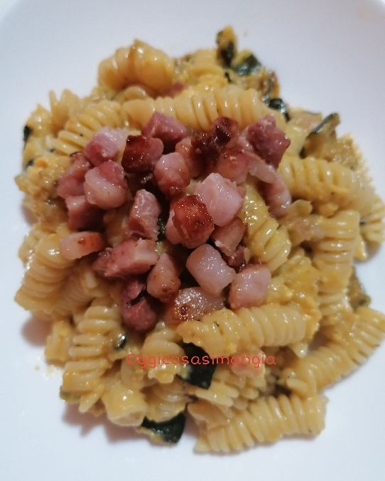 Fusilli alla finta Carbonara di Zucchine e Porri
