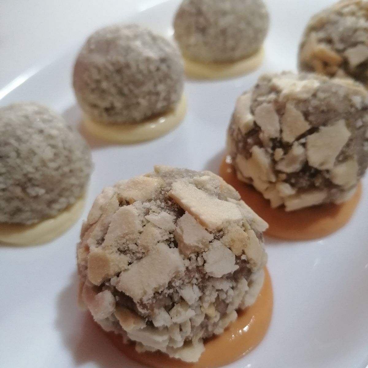 Polpette di Tonno e Olive taggiasche con cuore di Maionese e Salsa hot Chicken