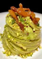 Ricetta Chitarra con crema di asparagi, pistacchi e guanciale croccante