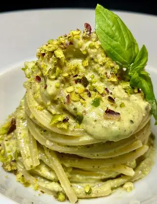 Ricetta Spaghetti alla chitarra con pesto di pistacchio e burrata di unastellaincucina