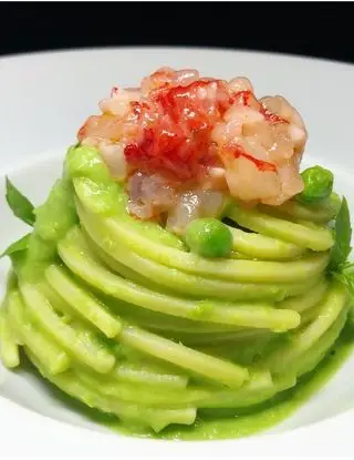 Ricetta Chitarra con crema di piselli e gamberoni di unastellaincucina