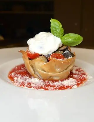 Ricetta Cestini di pasta fillo con melanzane, pomodori e stracciatella di unastellaincucina