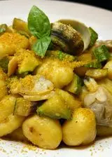 Ricetta Gnocchi vongole, zucchine e bottarga