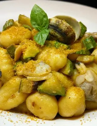 Ricetta Gnocchi vongole, zucchine e bottarga di unastellaincucina