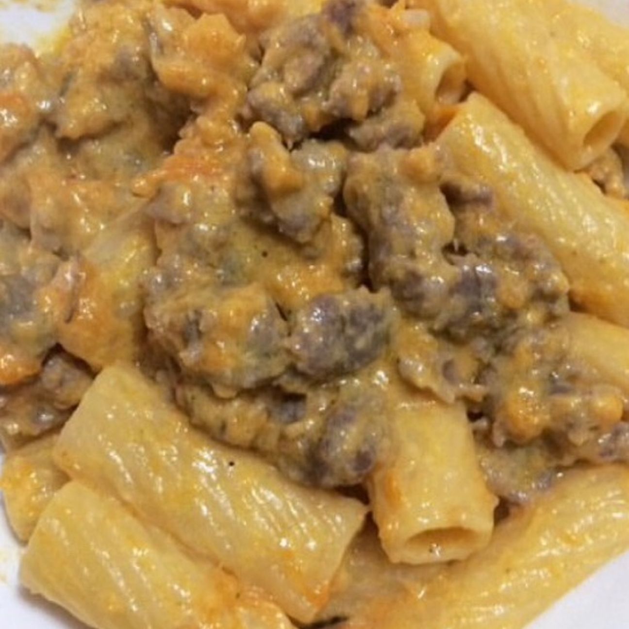 Rigatoni con crema di zucca e salsiccia