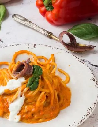 Ricetta Spaghettoni al pesto di peperoni, alici e stracciata di bufala di francesca39