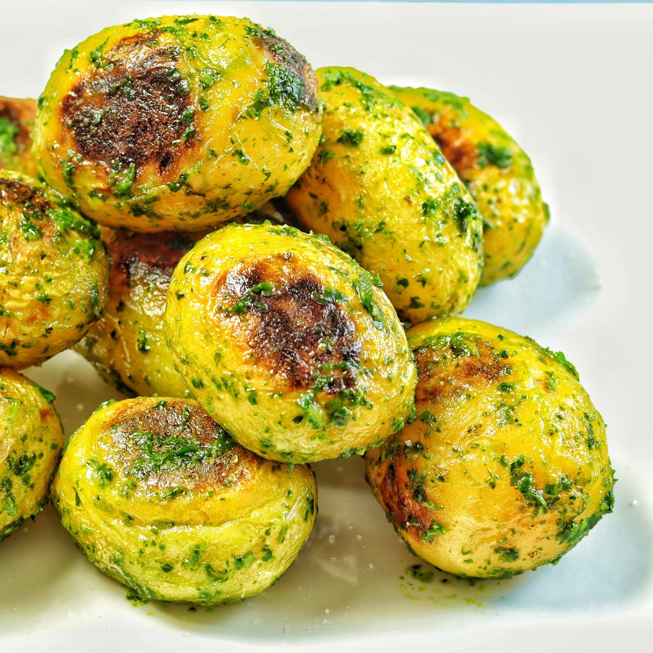 Patate novelle arrosto al pesto