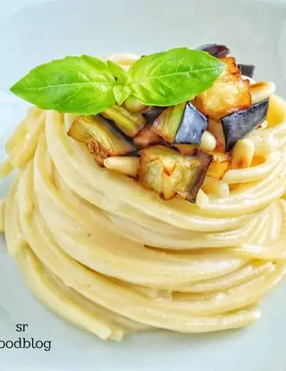 Ricetta Spaghetti melanzane pinoli tostati e pecorino di stefanoriccifoodblog