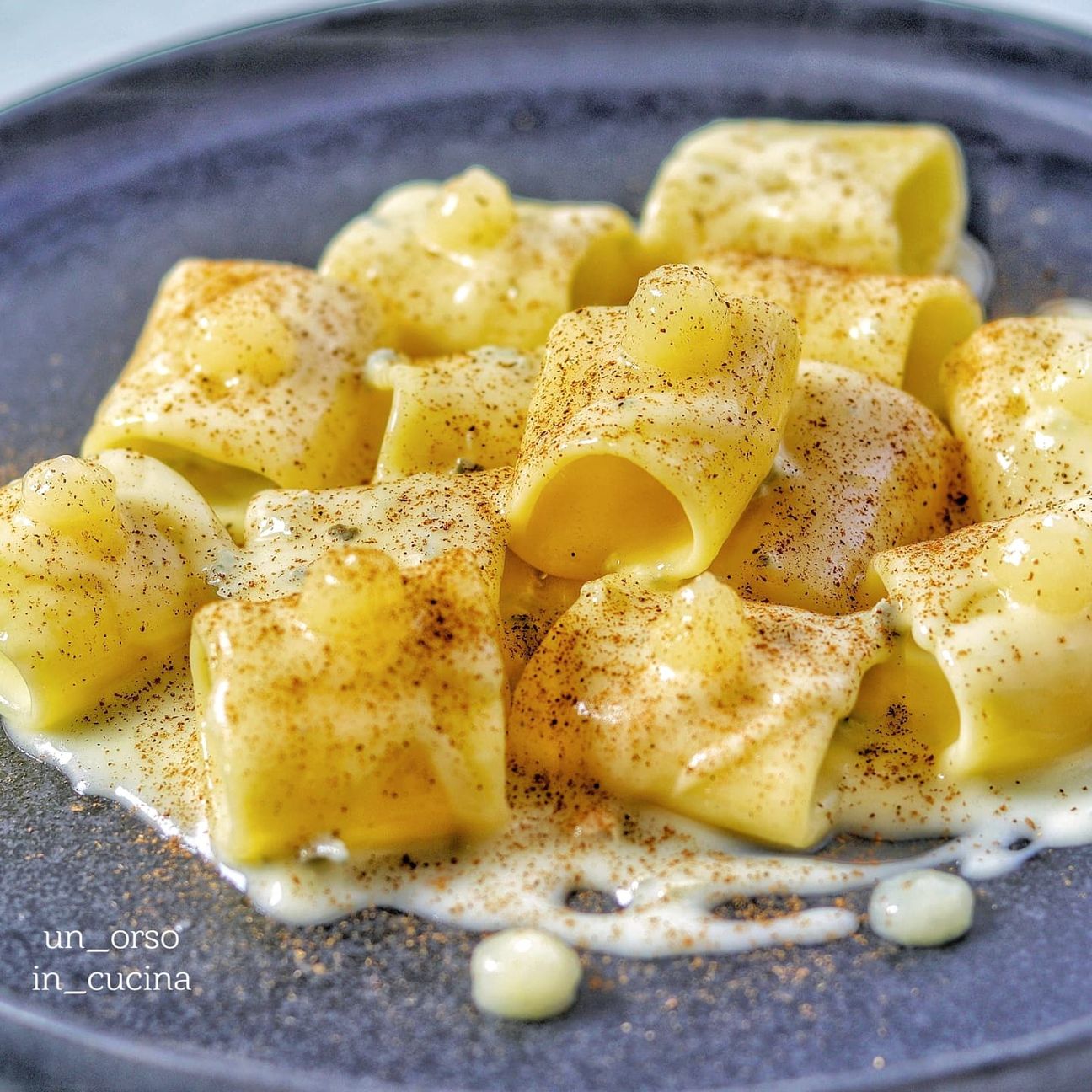 Mezze maniche gorgonzola, pere al rum e cannella