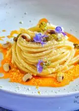 Ricetta Spaghetti su crema di carote fagioli e mandorle grattugiate