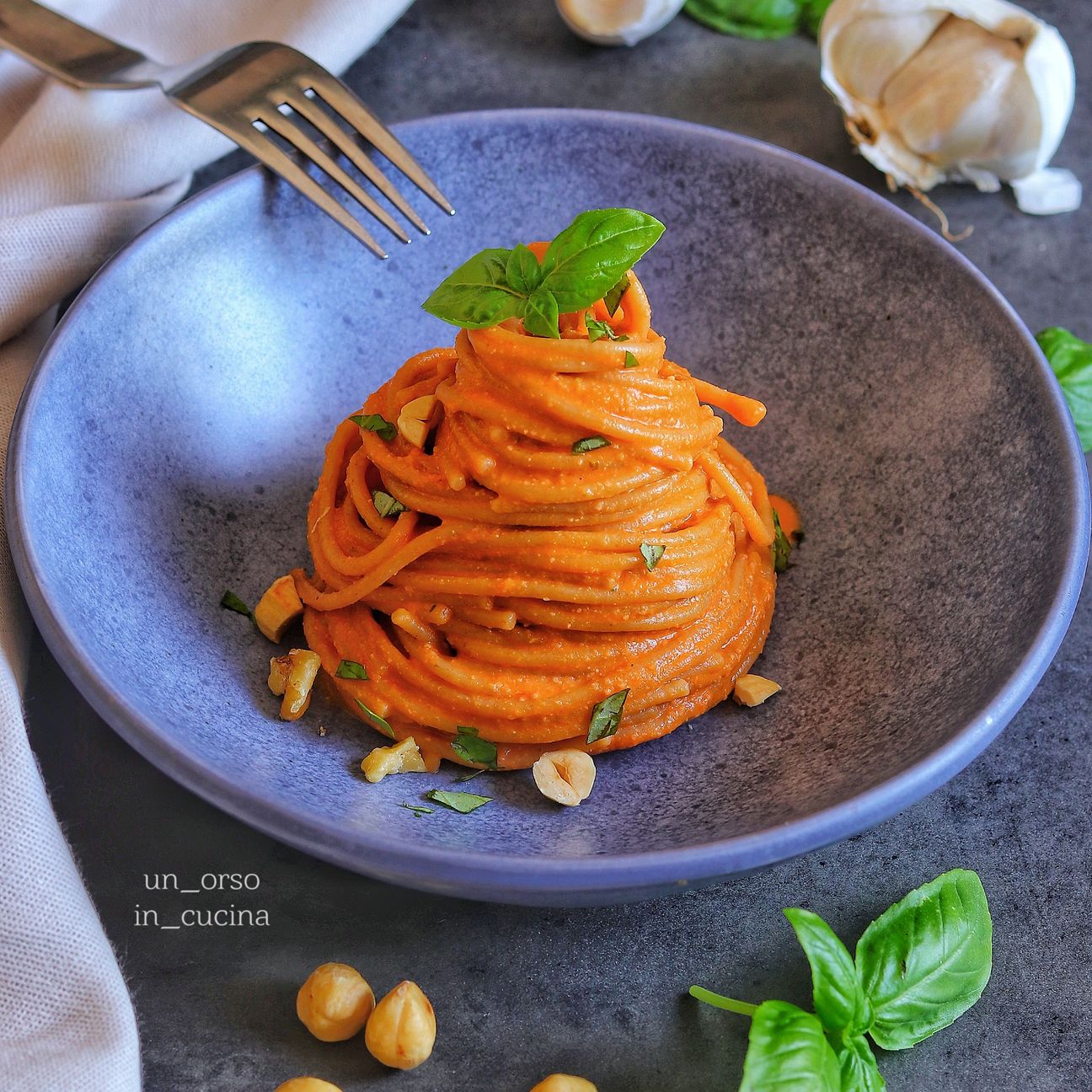 Spaghetti integrali con pesto di peperoni